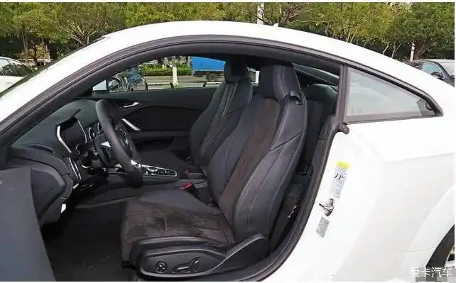 奥迪tt内饰方面也是豪华运动的.-爱卡汽车网论坛