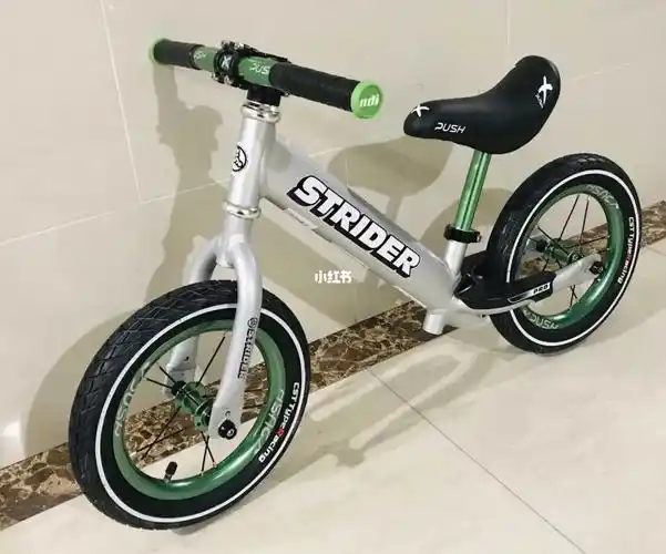2岁4个月图宝第一辆strider pro平衡车
