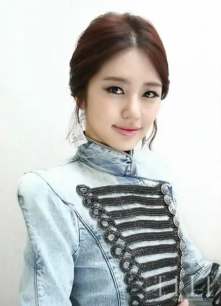 尹恩惠"百变女人味"发型(组图)