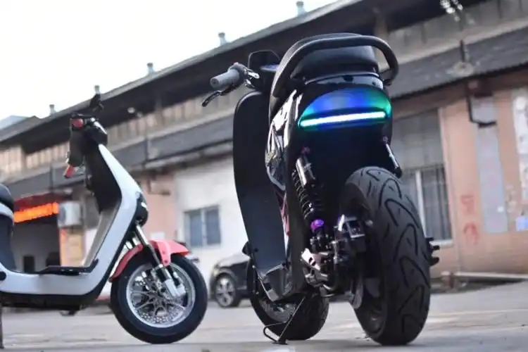 4万预算"浮夸情怀"对比"机动为王" 九号电动车爆改_腾讯新闻