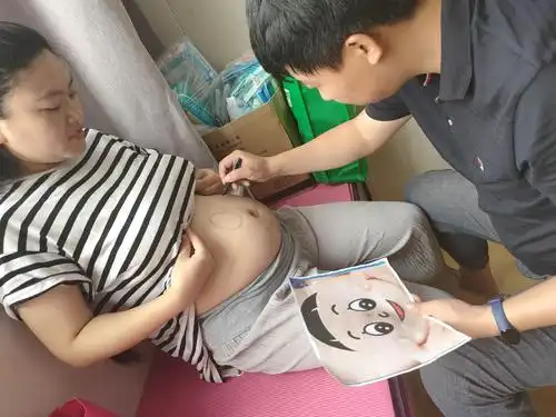鹤壁妇幼孕妇学校——母乳喂养周系列活动进行中～day3为爱炫腹花絮
