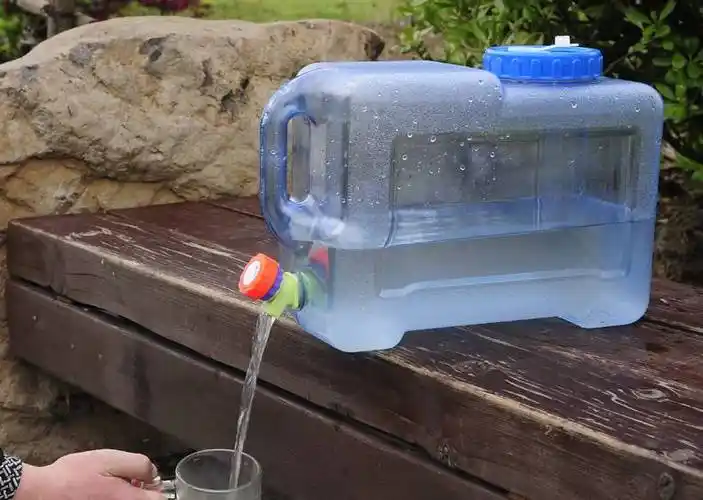 户外方形水桶带水龙头户外方形储水桶带水龙头pc塑料纯净水桶车载家用