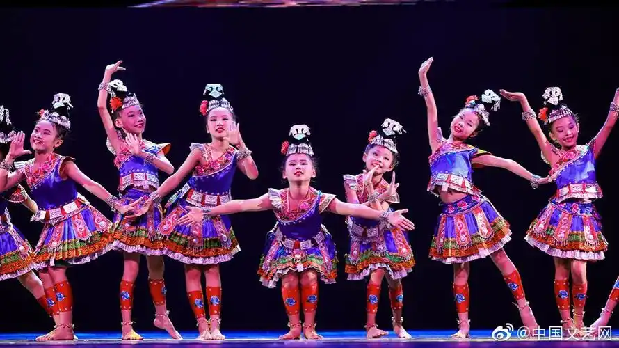 彝族服装彝女儿童凉山新款云南少数民族表演舞蹈精品哈呢族夏季款