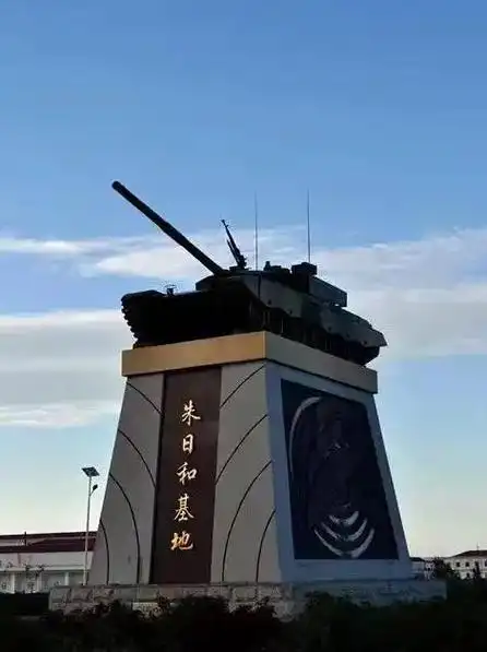 中国人民解放军朱日和合同战术训练基地,是中国人民解放军最大的