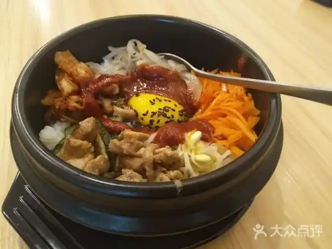 鸡肉石锅拌饭