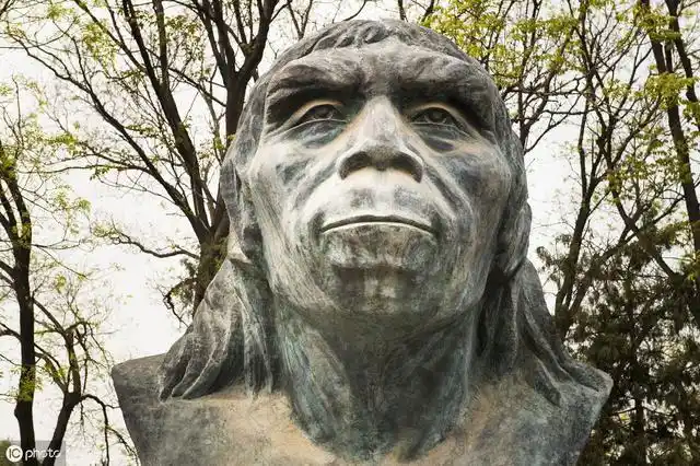 蓝田人:在陕西蓝田人,距今约80万年,是中国的直立人化石,旧石器时代