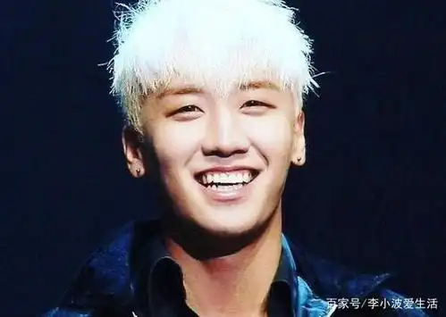 更讽刺的是,逮捕令驳回不到24小时,李胜利被记者拍