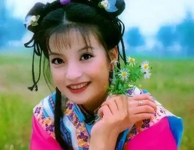 赵薇股权再遭冻结!她做的丑事远比你想象中恶劣,多次被官媒痛批