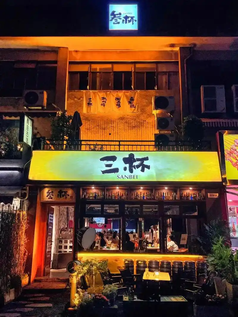 小酒馆门头设计氛围感小酒馆的设计需要体现出沉浸感和温馨感. - 抖音