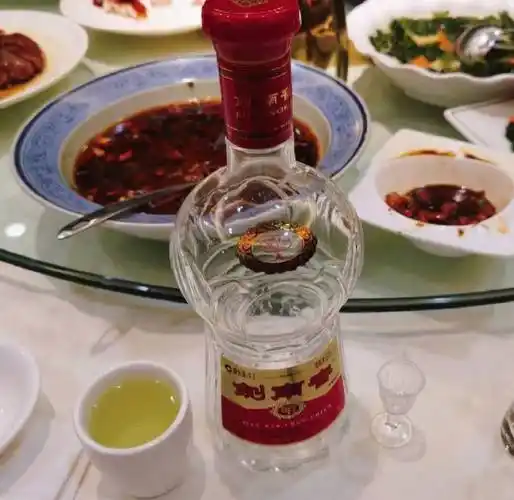 老丈人说,喝剑南春的爷们儿都能扛事儿!_水晶_鼻腔_清香