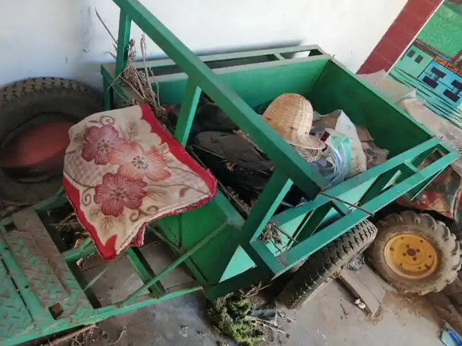 自己找人焊的手扶拖拉机斗很厚重没怎么用附带两