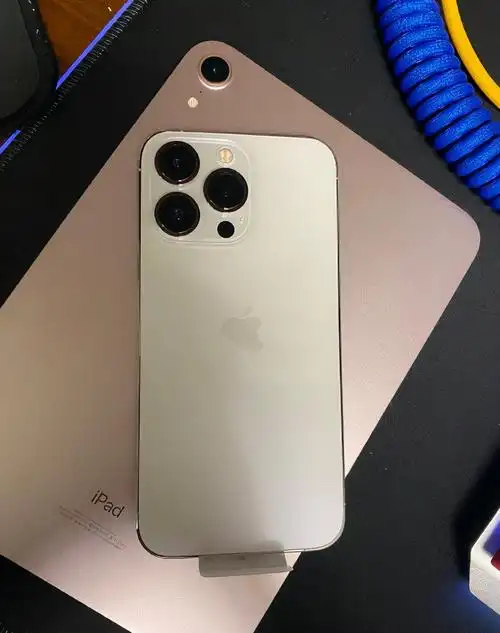 我个人更看重iphone13 pro的真机质感,毕竟苹果手机的做工一向优秀