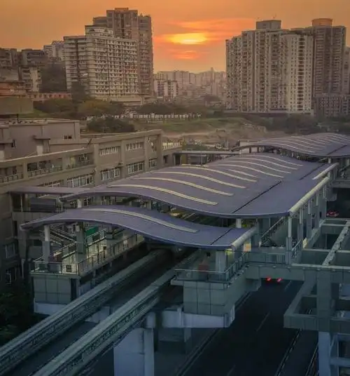 重庆轻轨2号线黄花园站位于嘉陵江南岸:也是单轨高架的先行者