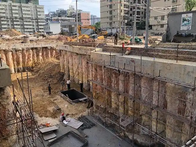 伯聪中学下穿隧道基坑支护桩_梅州市桂山桩基工程有限公司