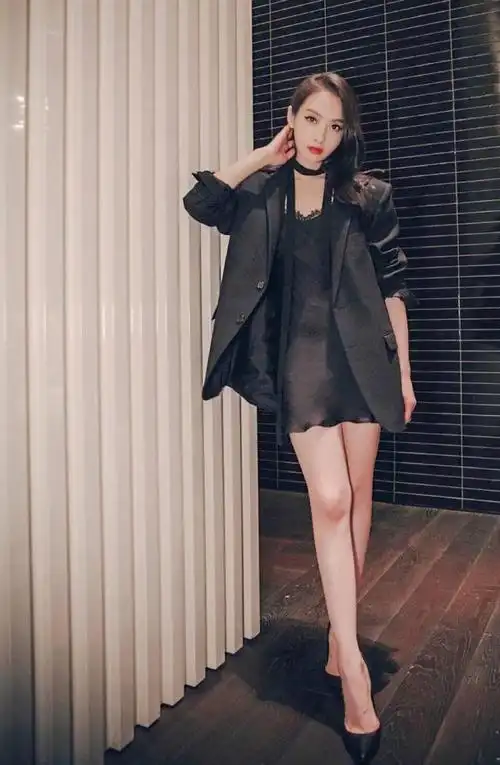 万倚雯(万绮雯的腿,我和僵尸有个约会第4部里还有万倚雯吗(看看自己的