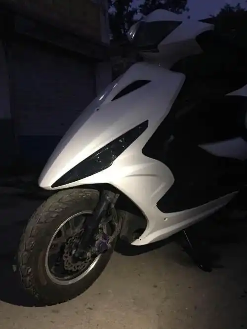 白色踏板鬼火一代—淄博博山区二手摩托车