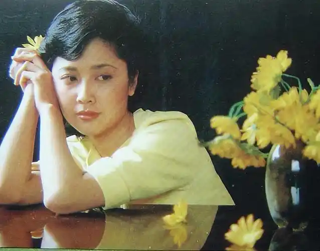 回顾红极一时的朱琳丈夫原是工人当年的一个错误决定遗憾终生