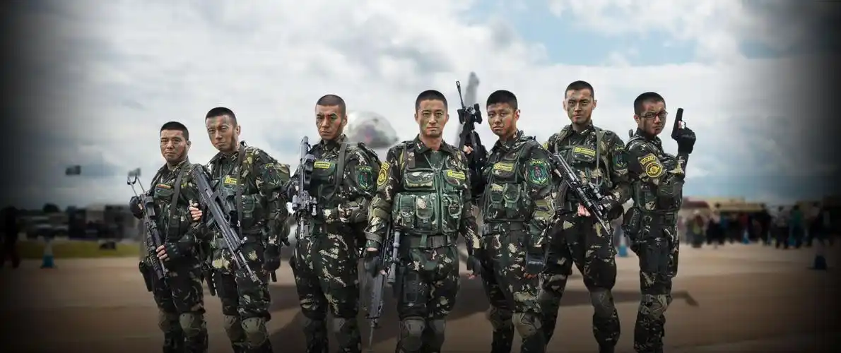 最先接触的是刘猛导演的特种兵,也是从那时开始逐渐认识了军人的风采