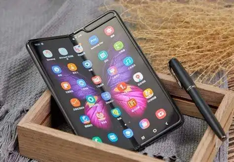 翻盖折叠纹理特别华为翻盖折叠屏