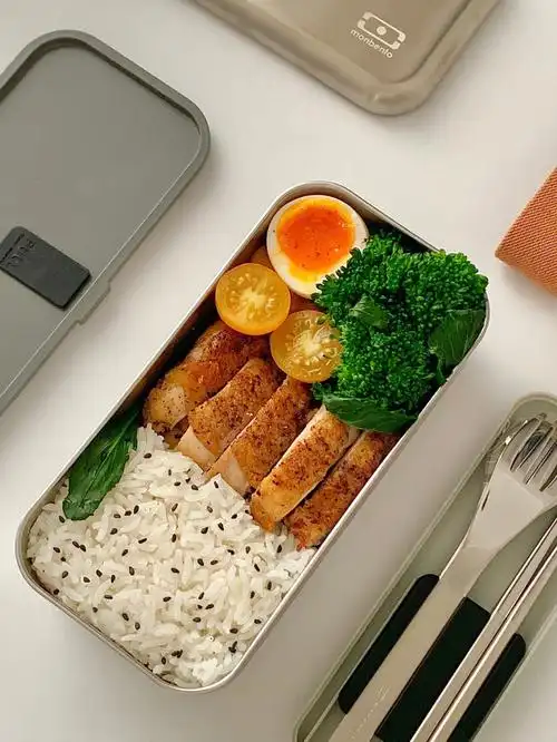 几条街只需提前一晚备好食材,早上花十几分钟就能做好一份午餐便当