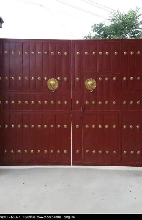 红色乳钉双开大门