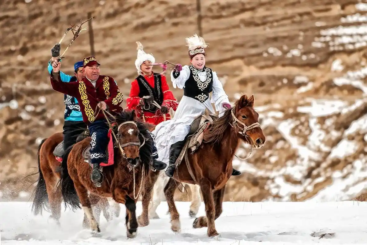 哈萨克族服饰哈萨克族服饰哈萨克族服饰