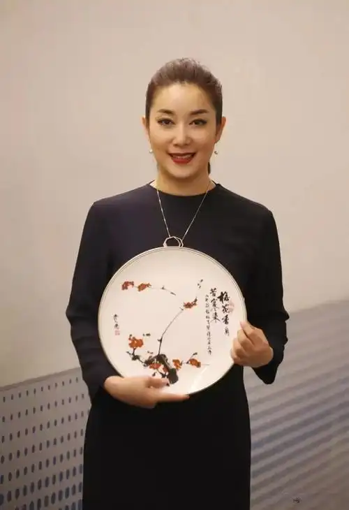 浙江小百花越剧团尹派蔡浙飞,曾经的"小茅威涛"如今的"蔡团"