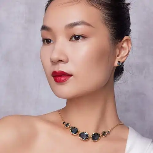 杭州地区的天猫商城"fellala翡拉拉旗舰店",所属主分类"饰品/流行首饰