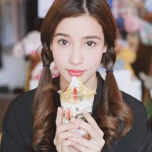 婉娜拉·宋提查(vill ),泰国曼谷女演员,模特,毕业于silpakorn大学.