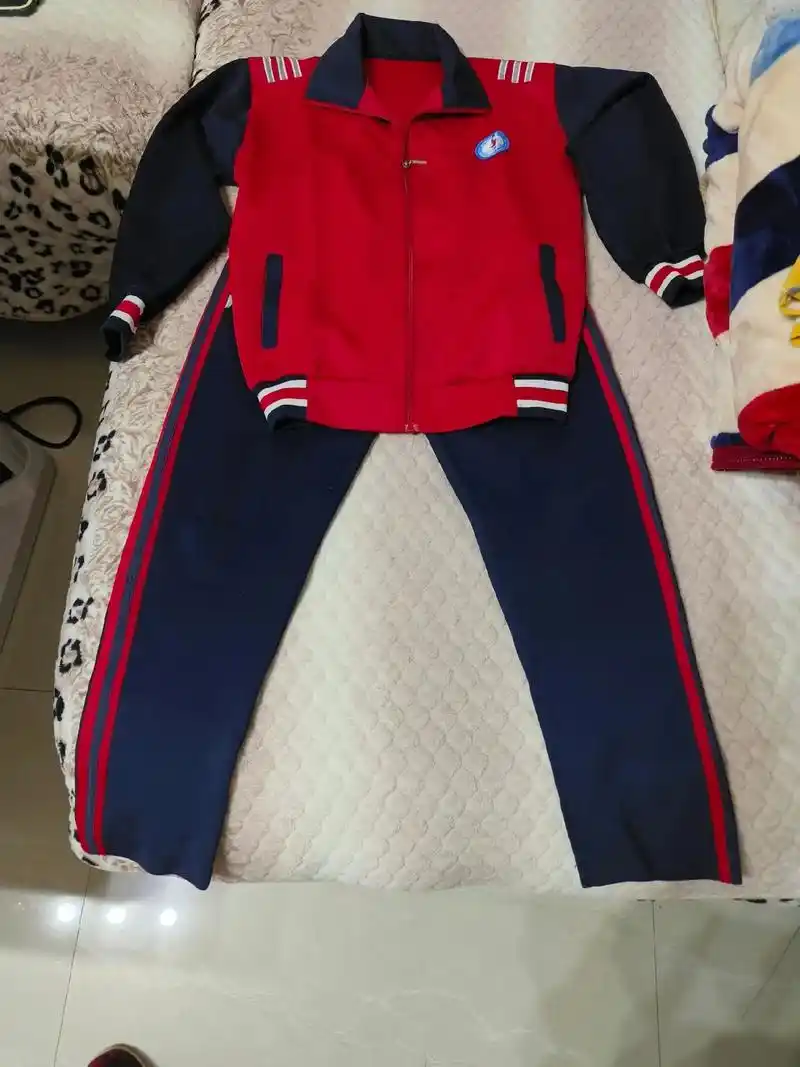 实验小学校服,秋季140一套,夏季130一套,另外一件155 - 抖音