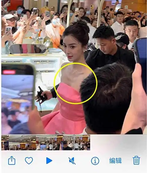 angelababy线下活动看呆男粉,生图纹身抢镜,暴瘦到胸骨凸起!