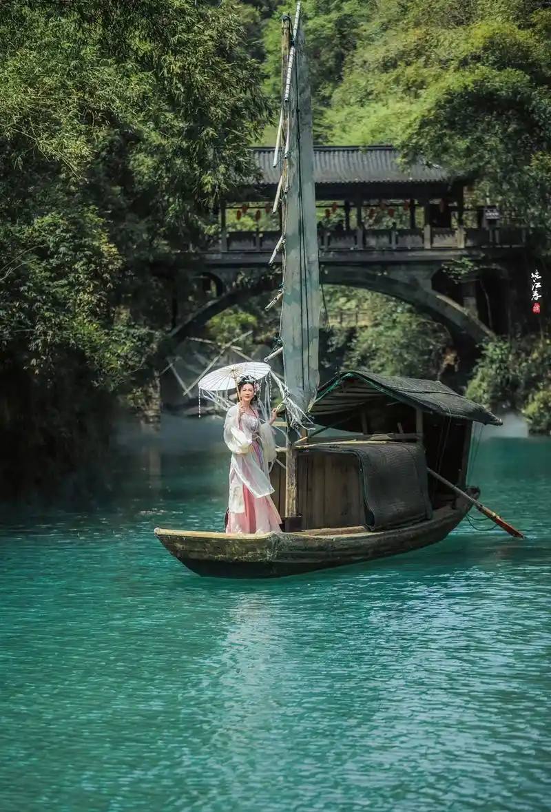 唯美意境 乌篷船头望江南……#古风 #诗情画意 #带你走进 - 抖音