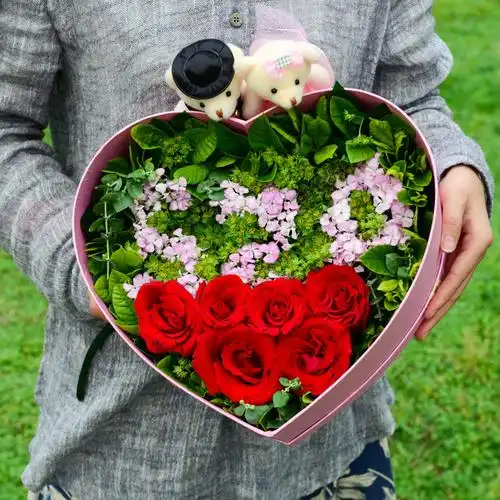 我爱你-6朵玫瑰心形礼盒 - 合肥鲜花礼品网