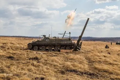 发射15米长高爆弹美媒评全球现役最大迫击炮240毫米口径令人生畏3