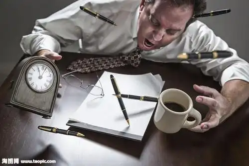 工作压力很大的商务男人图片