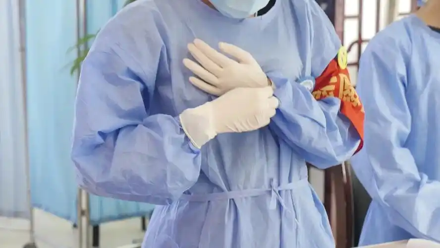 预检分诊人员脱手套进行手消