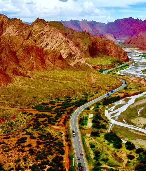 巴音布鲁克—-独库公路南段