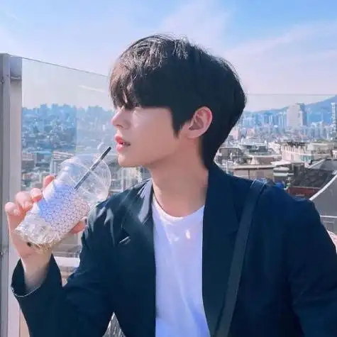 且以欢喜共余生男生头像简约帅气干净阳光