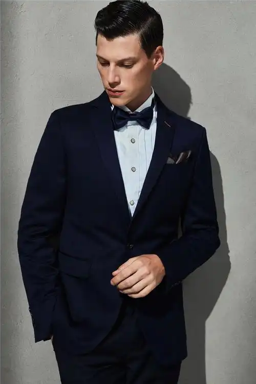 深蓝戗驳领礼服