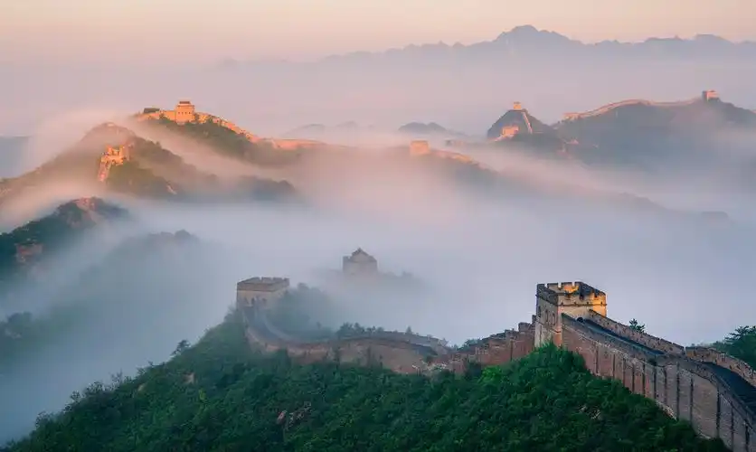 曼妙的金山岭长城云海日出