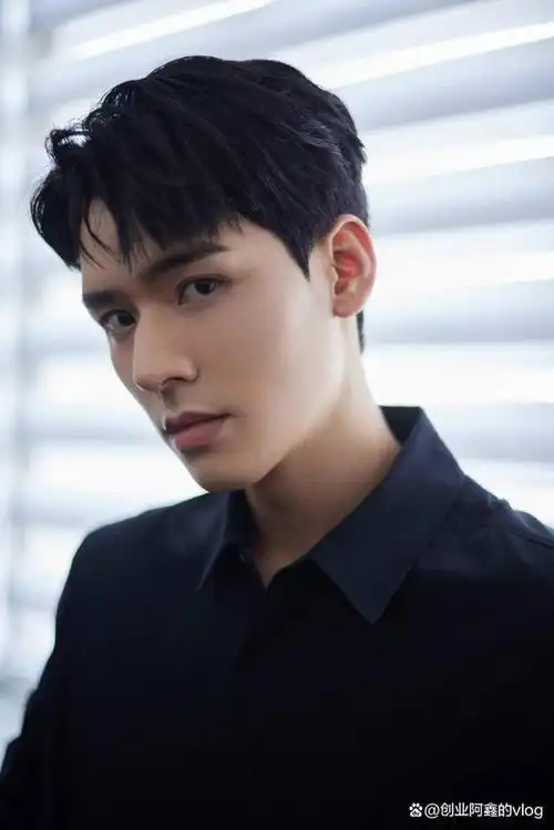 "开心打工人"——龚俊