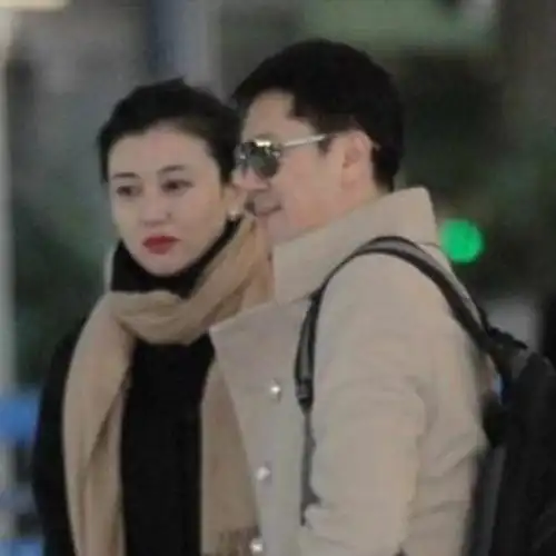 秦娟追了蔡国庆8年,终因真心打动了他,婚后又为他生了聪明儿子_蔡轩正