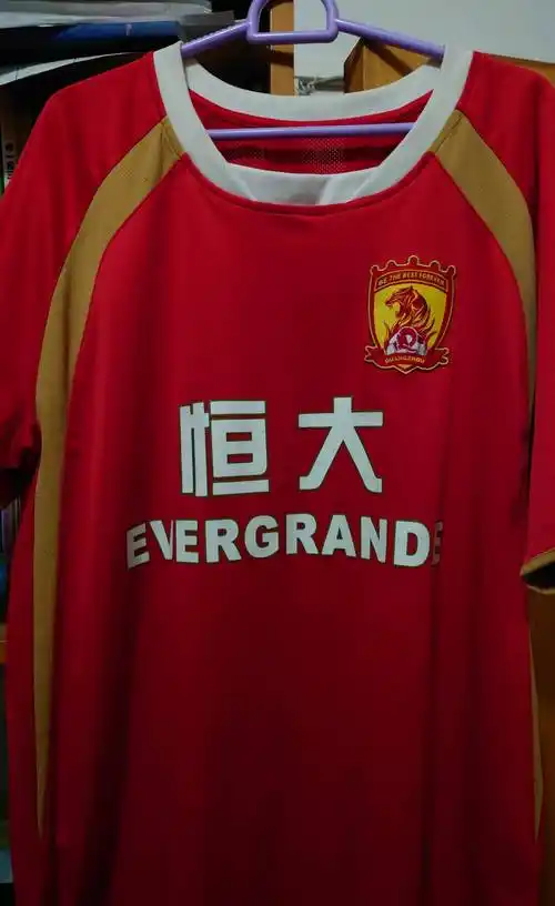 可以获得一件球迷版球衣 围巾,确实是一种快速让人认识广州恒大的方式