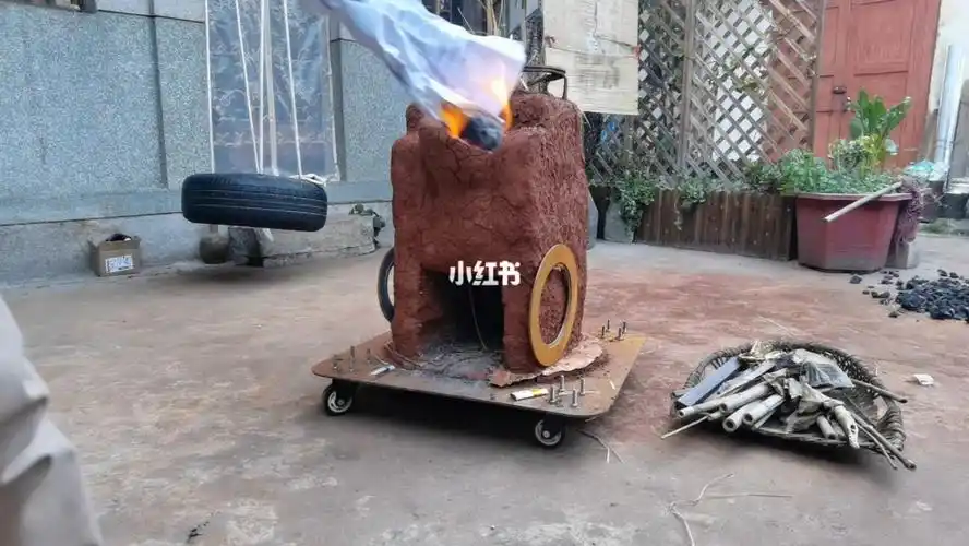 朋友手作的火箭炉 纯红土手工制造 火势很猛 燃烧效率很高 营地利器!