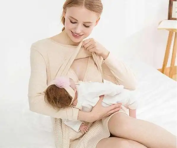 地铁上哺乳妈妈受热议公共场合母乳女性如何避免尴尬