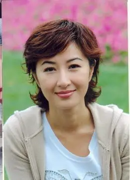 1964年7月16日出生于中国香港,祖籍广东南海,中国香港tvb女演员
