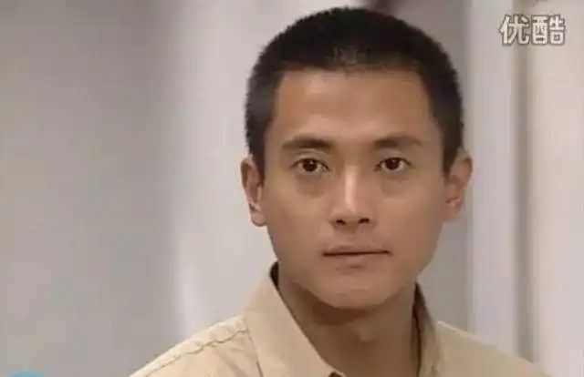 魏骏杰花期短不抗老的原因是不是因为年轻时候有点凸脖子短块头大所以
