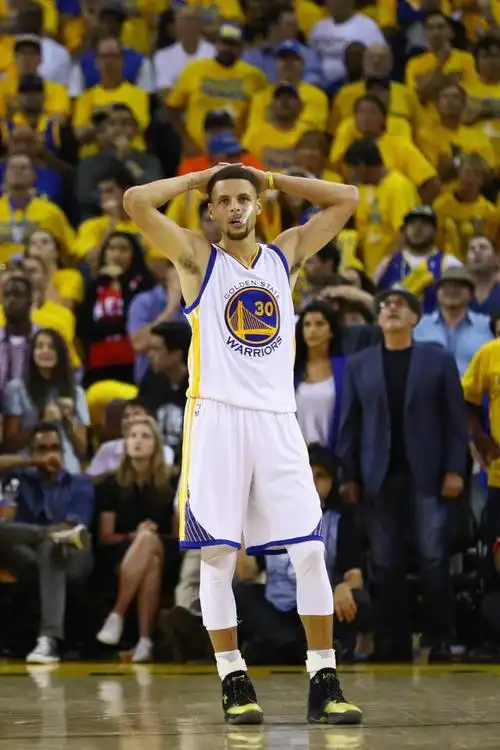 nba篮球明星勇士队斯蒂芬库里三分未进错失绝杀