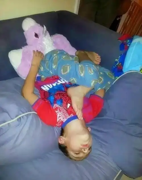 宝宝奇葩睡姿大pk,哪一个笑喷你?