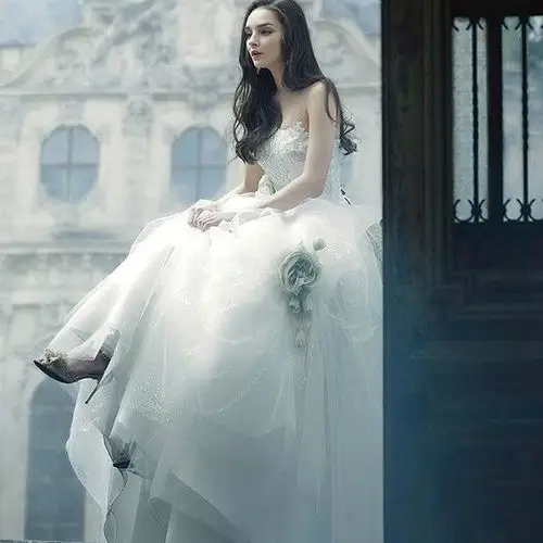 超级梦幻的白色婚纱,纯洁美好的象征.